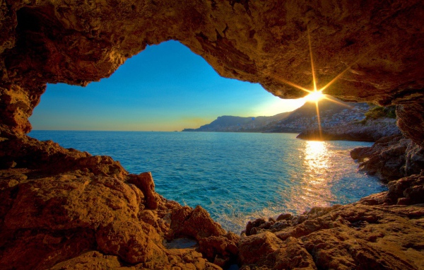 Вид на закат из пещеры