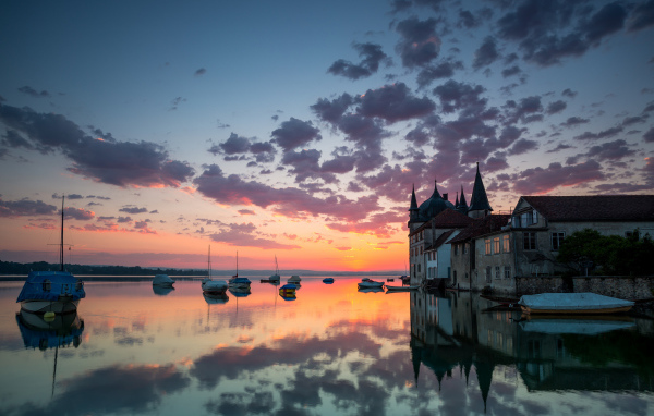 Отражение облаков в озере