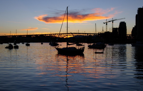 Закат на реке