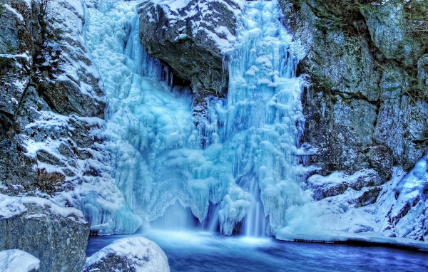 Замерзший водопад в Германии