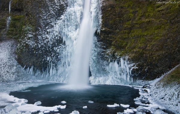 Замерзший водопад в Польше