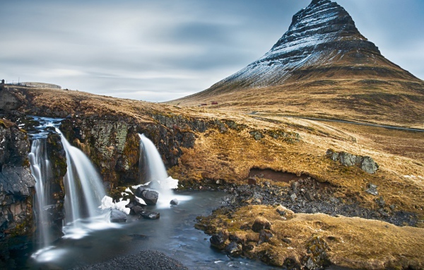 Гора и водопад