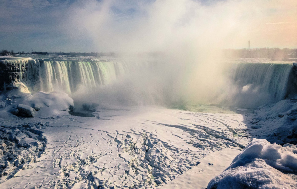 Вид на замерзший водопад Ниагара