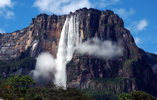 Водопад в Венесуэле
