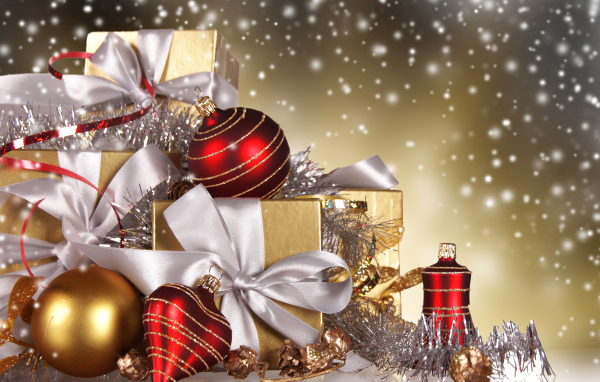 Коробки с подарками на Новый год