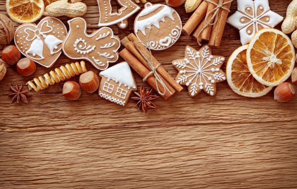 Новогоднее печенье и приправы
