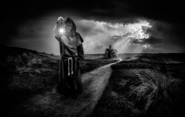 Монах на тропе