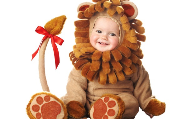 Ребенок в костюме