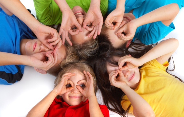 Дети играют