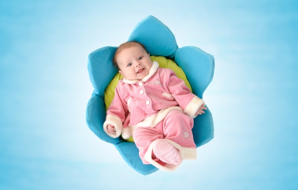 Новорожденный малыш