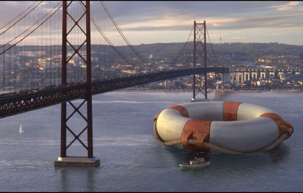 Огромный спасательный круг