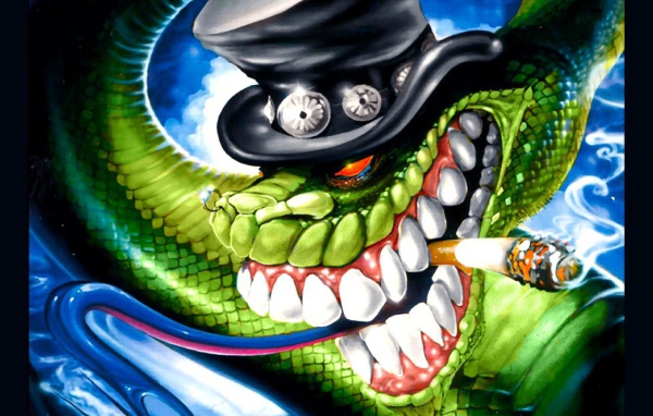 Змея с сигаретой