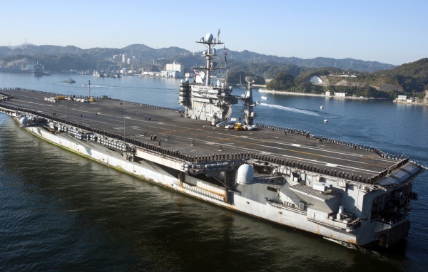 Десантный корабль в порту