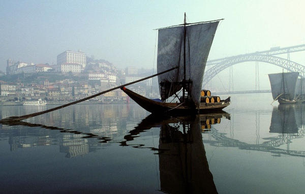 Лодка под парусом