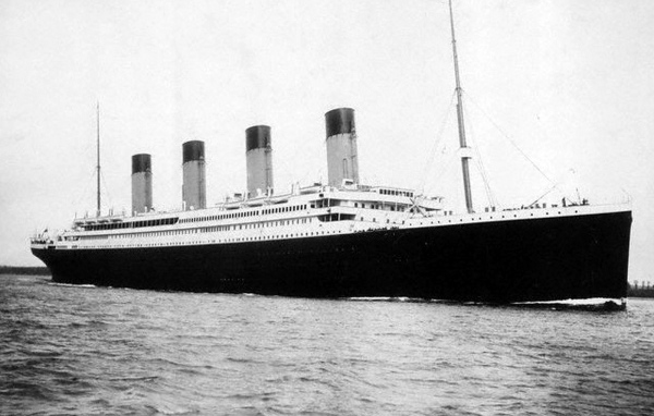 Фото еще целого Титаника