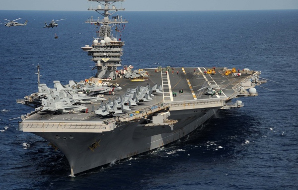 Корабль и вертолёты