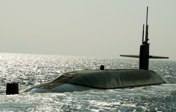 Подводная лодка в открытом море