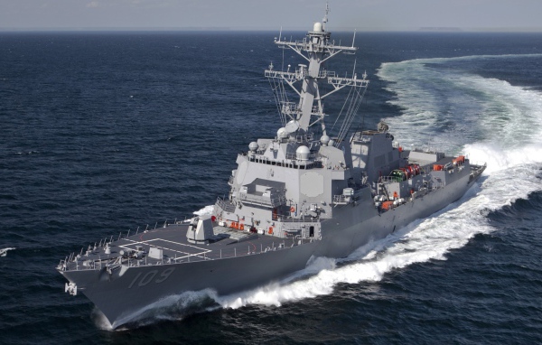 Разворот корабля в море