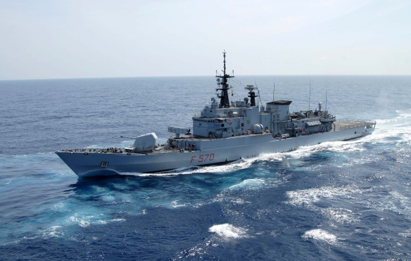 Боевой корабль в море