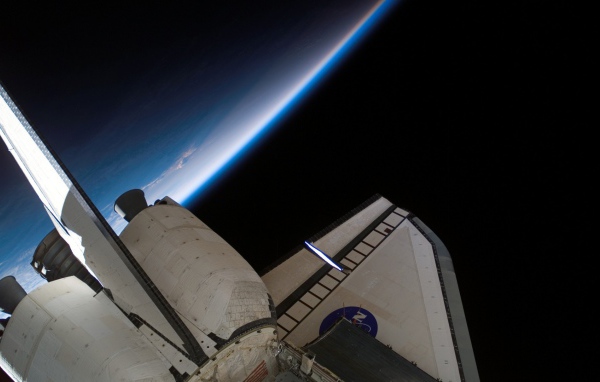 Шаттл над Землей