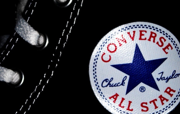 Фирменные кеды с логотипом