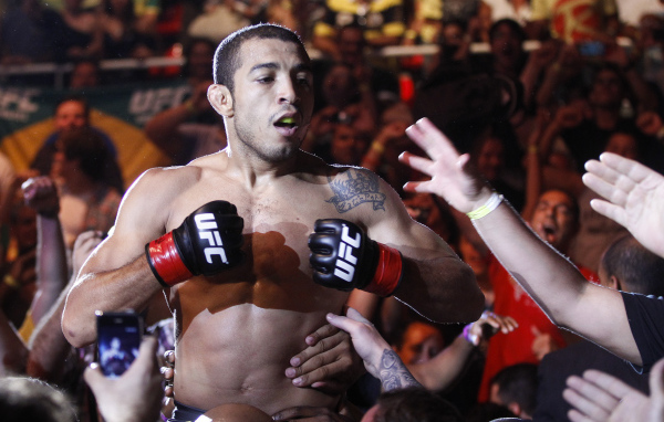 Популярный UFC боец Хосе Альдо