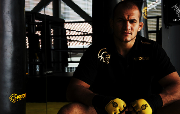 Популярный боец Джуниор Дос Сантос