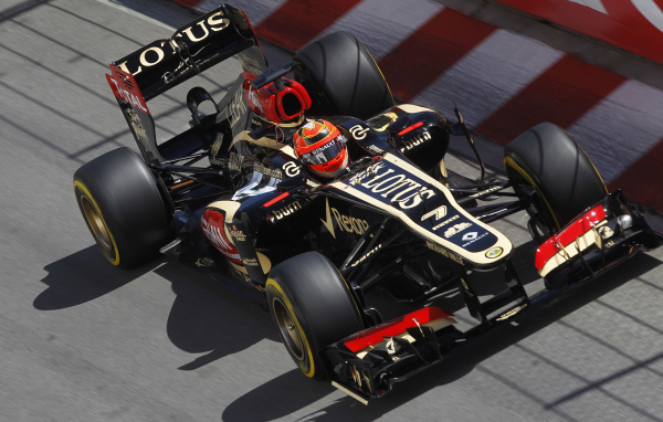 Гонщик на скоростной трассе