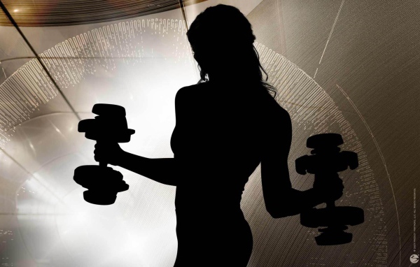 Силуэт девушки занимающейся фитнесом