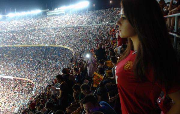 супер заполненный стадион