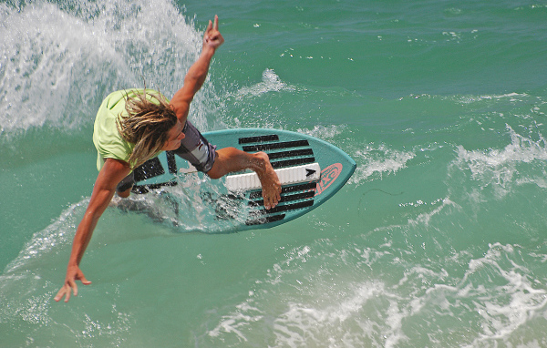 Катание по волнам на доске