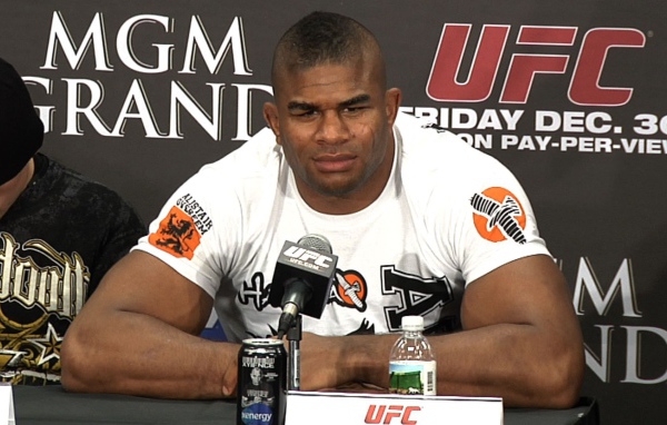 Истребитель UFC Алистер Оверим