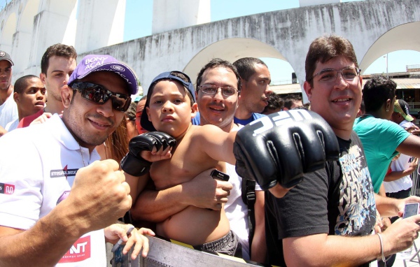 Известный UFC боец Хосе Альдо