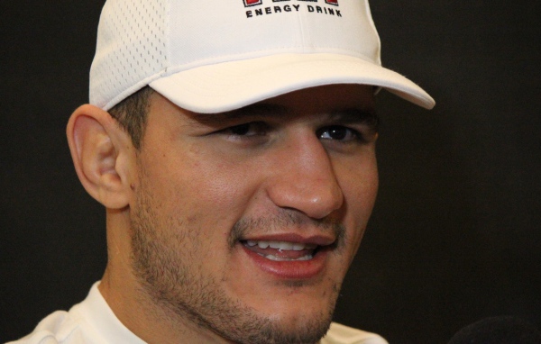 Известный UFC боец Джуниор Дос Сантос