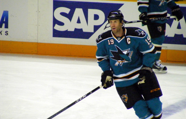 Известный игрок НХЛ Джо Торнтон