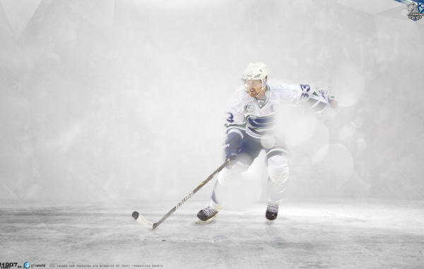 Хоккеист Хенрик Седин на льду