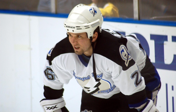 Хоккеист Мартин Сент-Луис на льду