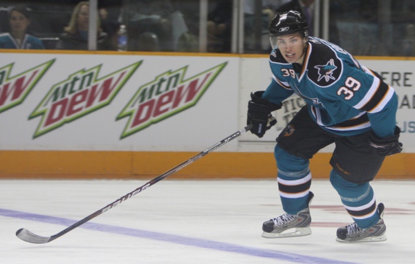 Игрок Сан-Хосе Логан Кутюр