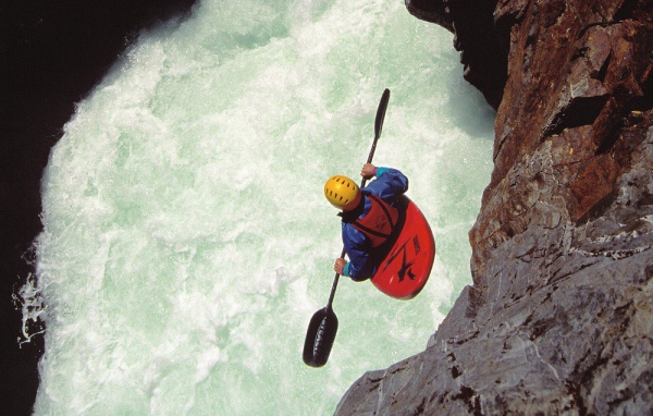 Спуск по горной реке