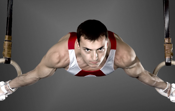 Гимнаст на кольцах