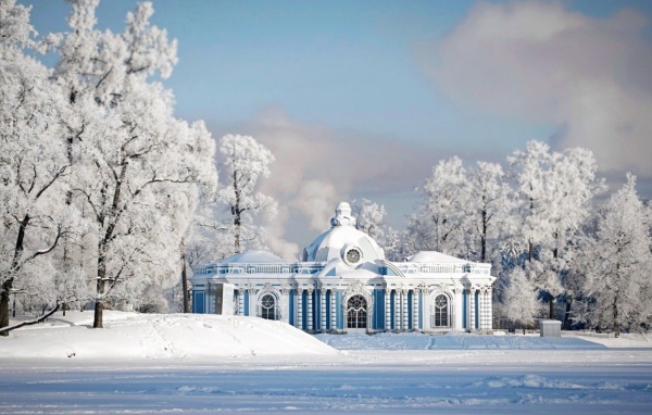 Snow in St. Petersburg palace in the woods