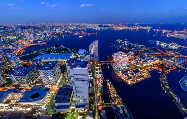 Вечерний город в Японии