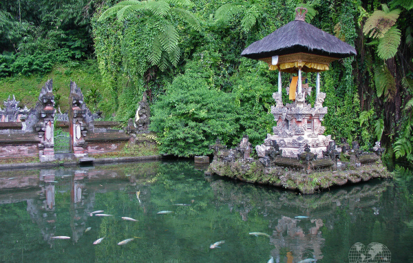 Часовня в джунглях Бали
