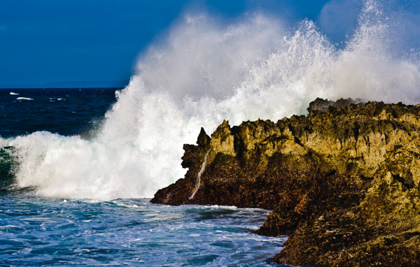 Скалистый берег Бали