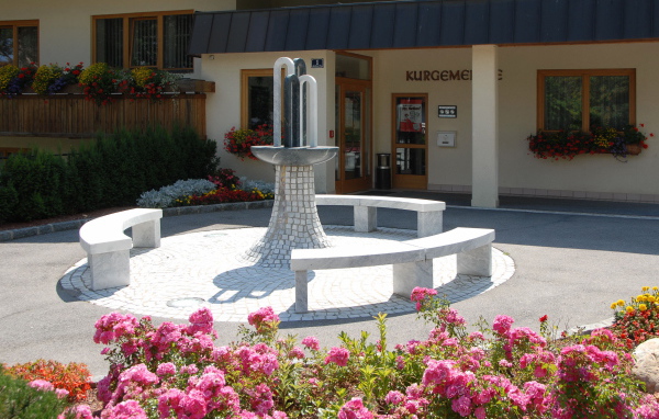 Клумба на горнолыжном курорте Бад Кляйнкирххайм, Австрия