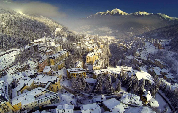 Город среди Альп на курорте Бад Хофгастайн, Австрия