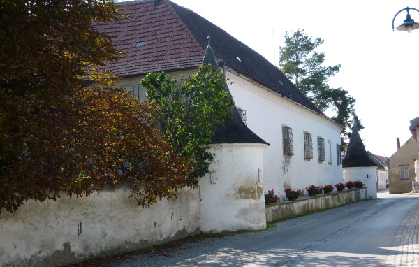 Городская улица в городе Лэнгенфельд, Австрия