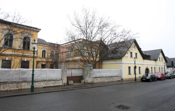 Городская улица в городе Нойштифт, Австрия