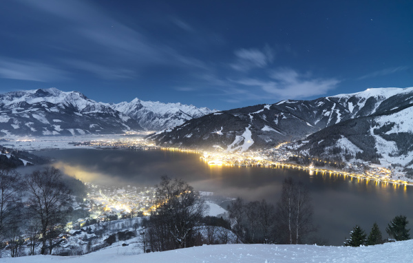 Вечернее сияние на курорте Цель-ам-Зее, Австрия