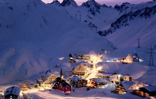 Вечернее сияние на горнолыжном курорте Сант Антон, Австрия